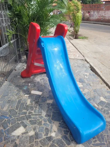 Vendo escorregador escorrega bunda infantil