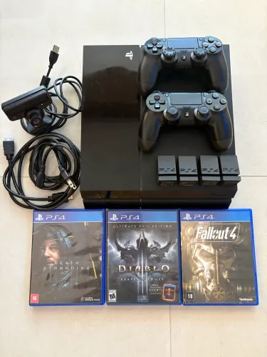 Ps4 HD 180GB SSD + 2 controles + jogos + pés de apoio + câmera