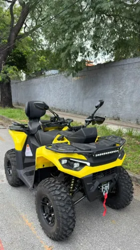 Quadriciclo Hummer amarelo 250 2026