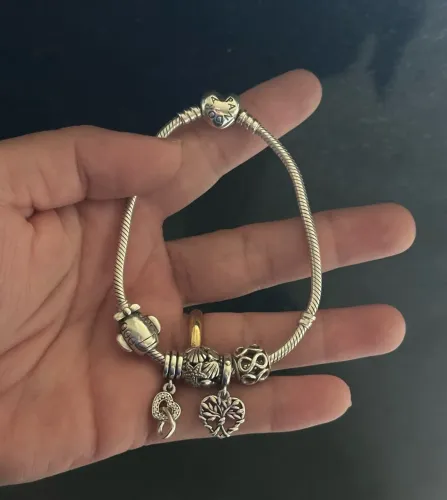 Pulseira Pandora original com berloques pandora originais