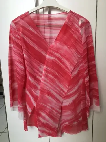 Elegante blusa com transparência em tie die rosa