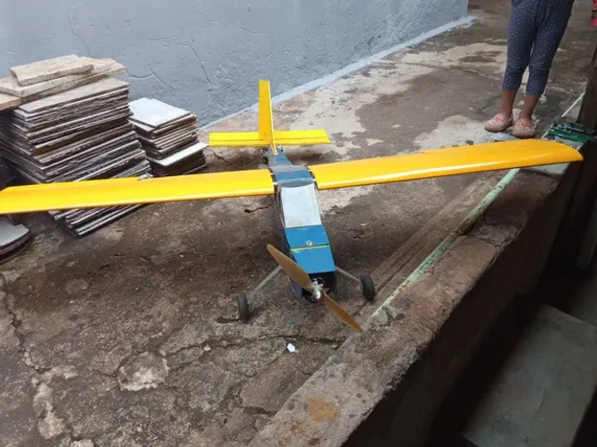 Aeromodelo Tractor em balsa