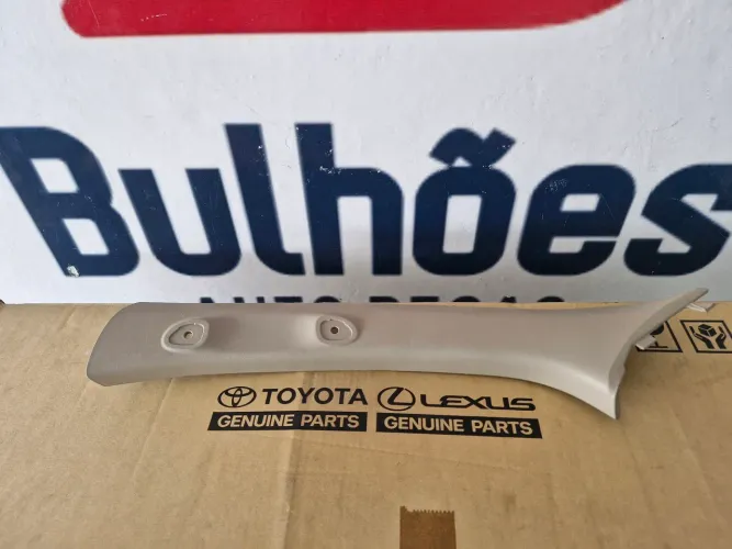 Moldura coluna parabrisa direiro Toyota Hilux 2005 a 2015 Original.