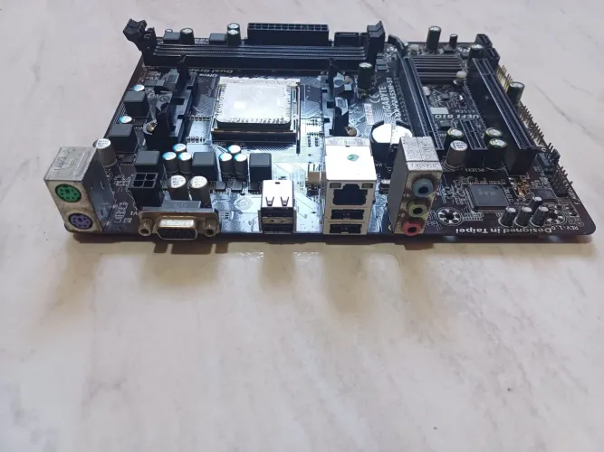 Placa mae ddr3 , GA-F2A55M-S1,com processador A4 4000 ,Placa com bios atualizada.