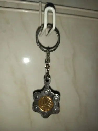 Chaveiros Artesanais Feitos de Corrente de Bicicleta e Moedas