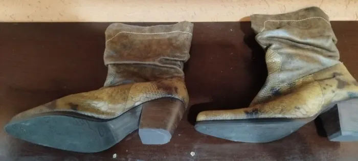 Botas Femininas Couro Cobra - Estilo e Elegância