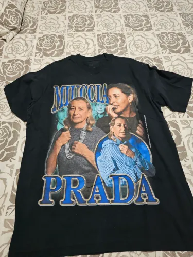 Camiseta Miuccia Prada