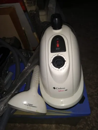 Ferro a vapor com pedestal 