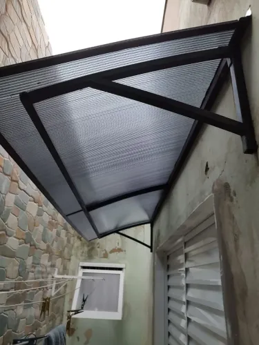 Toldo em lona ou policarbonato