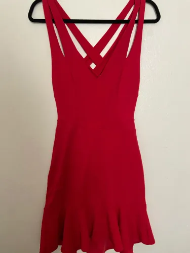 Vestido vermelho transpassado nas costas m