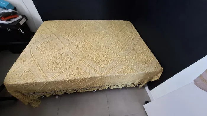 VENDO LINDISSIMA COLCHA DE CROCHE CASAL APENAS 250,00
