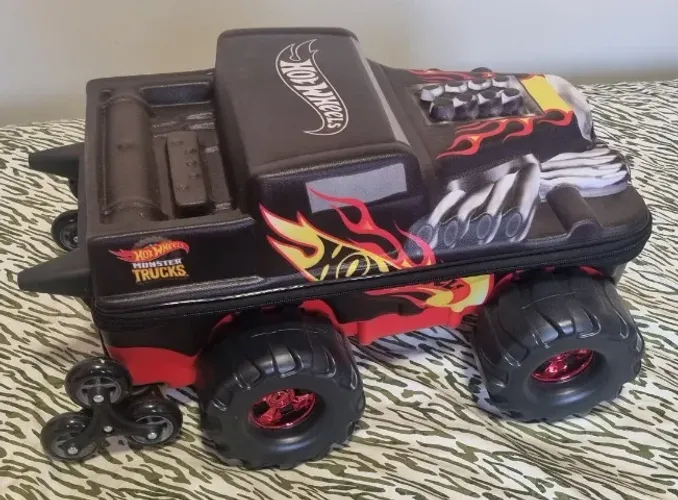 Mochila Escolar 3 Rodinhas Hot Wheels Bone Shaker Monster 3d