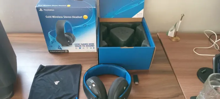 Gold Wireless Stereo Headset - Playstation