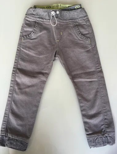 Calça sarja infantil- Tamanho 4 