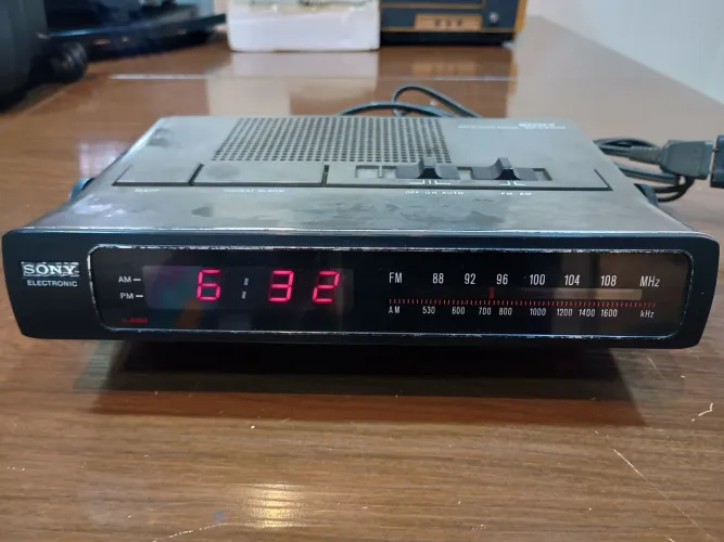 Rádio relógio Despertador Digital Sony ICF - C800 W - Vintage LEIA A DESCRIÇÃO