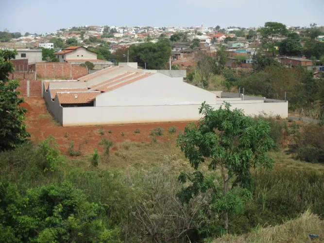 Vende-se terrenos urbanos, próximo ao centro de Anápolis e condomínio San flower. 