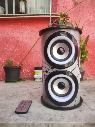 Caixa de som bluetooth TRC-218B - USADA E NO ESTADO