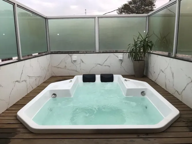 Ana: Spa de 8 lugares grande fibra 