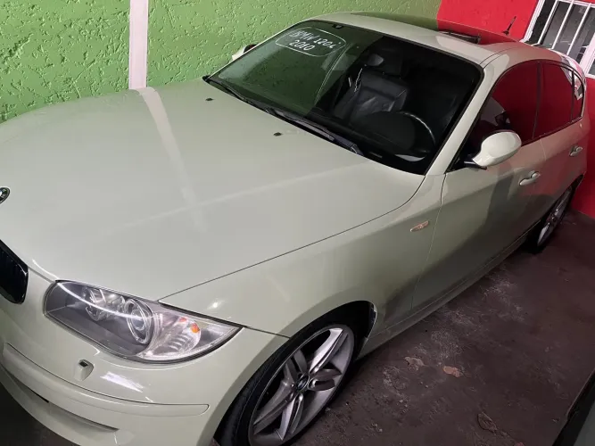 BMW 120iA 2010 TETO SOLAR IMPECÁVEL