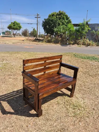 Banco namoradeira feito com palete. Fabricamos por encomenda.