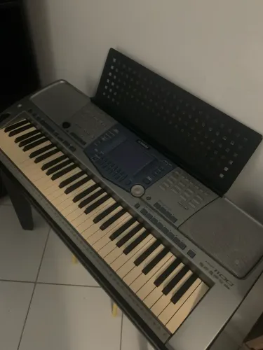 Vendo lindo teclado Yamaha PSR 1100 profissional