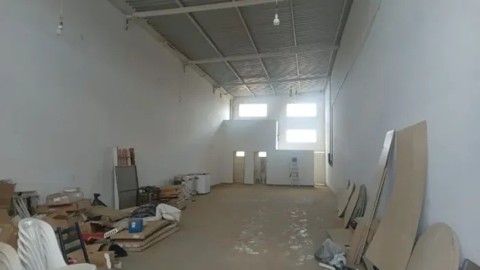 GALPÃO PARA LOCAÇÃO - 210 m²