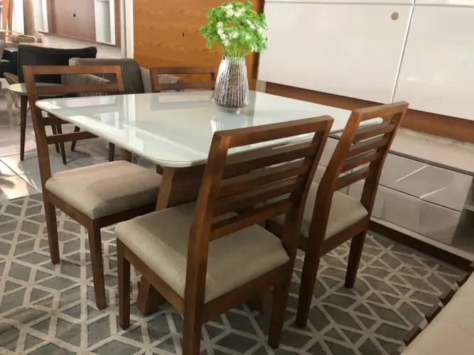 Conjunto Mesa de Jantar 4 Cadeiras Madeira