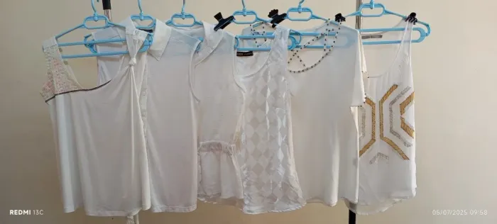 LOTE C/10 BLUSINHAS FEMININAS P/M