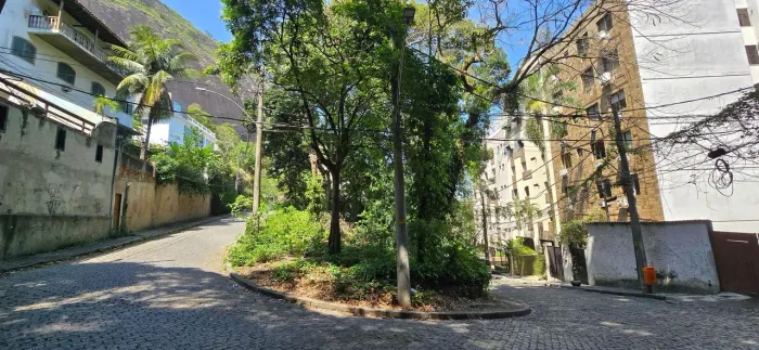 Lagoa. Terreno para Construção de 4 Pavimentos de Aartamento na Lagoa - Rio de Janeiro - R