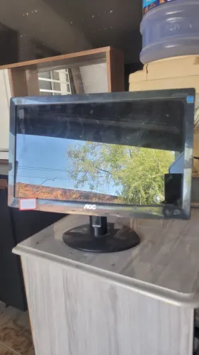 Monitor pequeno AOC ( com defeito)