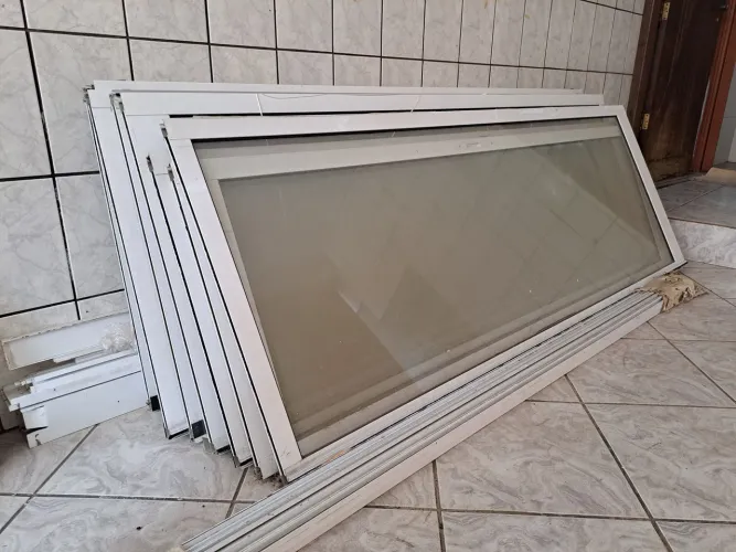 Porta de vidro e alumínio para Varanda Gourmet 