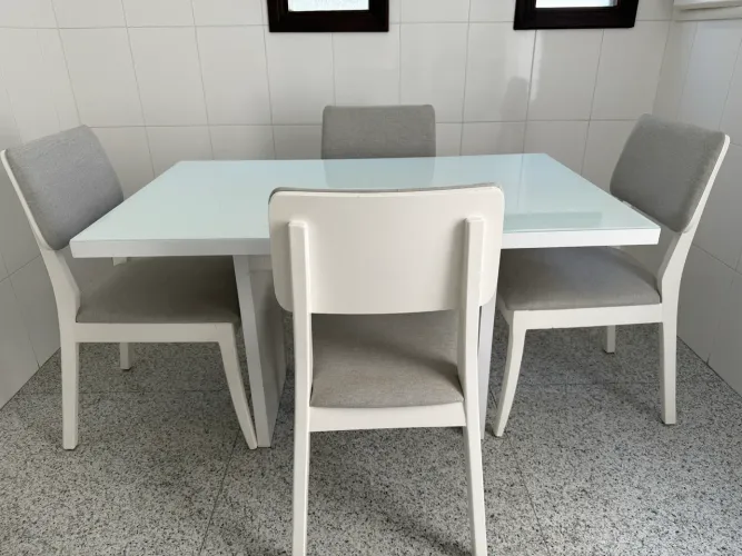Mesa de jantar branca 