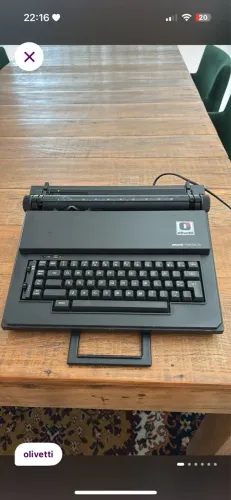 Máquina de escrever Olivetti Praxis 20