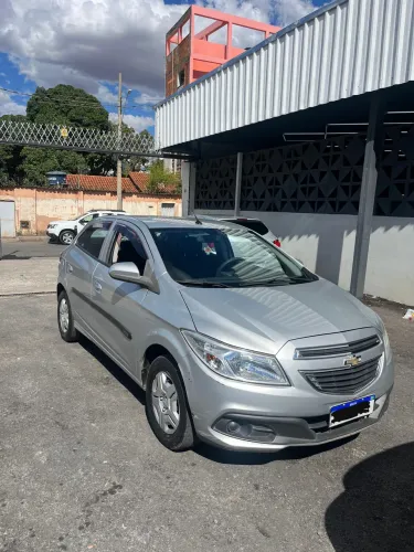 Chevrolet Onix Hatch LT 1.0 8V Flex Power Mec. 4P 2013