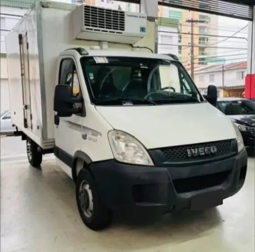 Iveco 35s14 baú refrigerado ano 2013