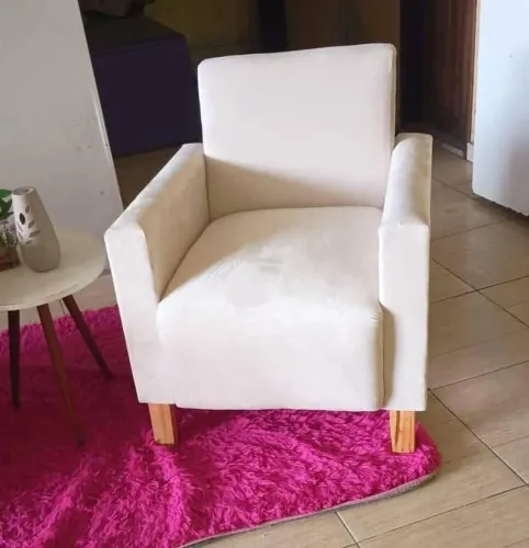 Sofá de 1 lugar c almofada e Puff