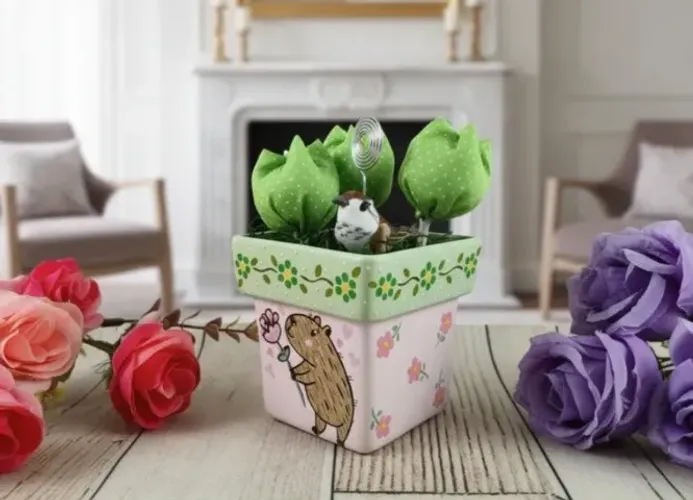 Vaso capivara com trio de tulipas de tecido