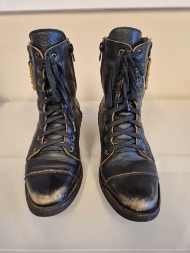Botas de couro pretas