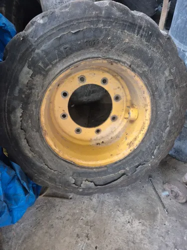 Roda dianteira retroescavadeira