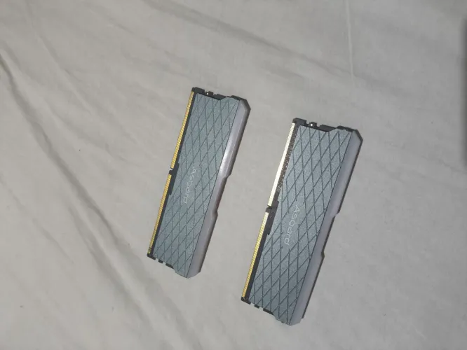 2 Memórias Asgard ddr4 8G 3200 mhz