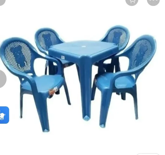 Cadeira de Plástico e mesa INFANTIL