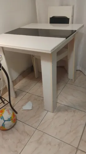 Vendo mesa branca 90 x 80 com 4 cadeiras usada e bom estado ZAP 21.98679.8261 Helena 