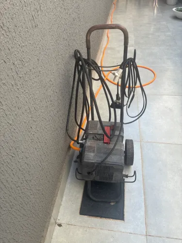 Vendo lavadora de pressão profissional usada