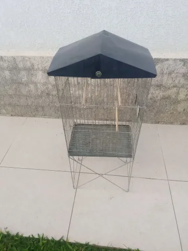 Vendo gaiola  medindo 36 cm de comprimento 23 cm de largura e 50 cm de altura 