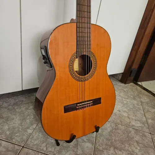 Violão Di Giorgio clássico 38 com afinador e equalizador