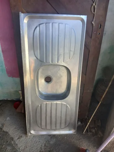 Vende uma pia de inox de 1,20 e um a pia pra banheiro