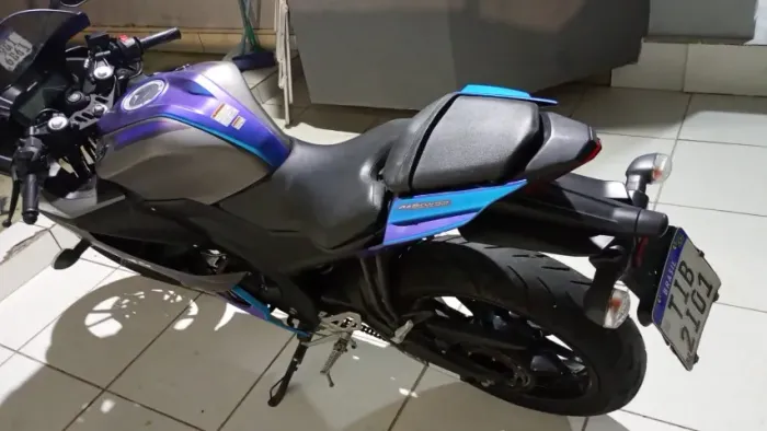 moto R15, quitada e emplacada 2026