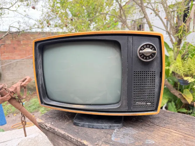 Televisão antiga Philco Ford modelo Safari 