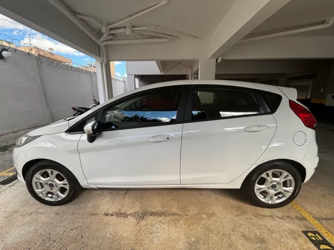 Ford Fiesta SEL 1.6 16V Flex Mec. 5P 2017
