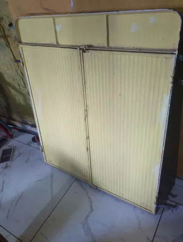 Vendo 2  janelas completa com vidro medido 1 metros de lagura por 1.17 altura 
